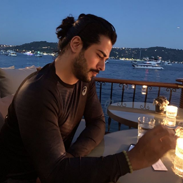 Burak Özçivit hastane katı kapattırmıştı! Tatil için Fahriye ve Burak çifti 'yok artık' dedirtti - Sayfa 3