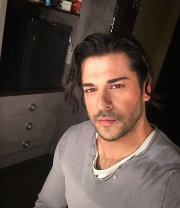 Burak Özçivit hastane katı kapattırmıştı! Tatil için Fahriye ve Burak çifti 'yok artık' dedirtti - Sayfa 4