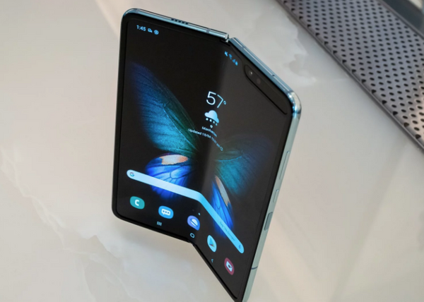 Samsung'un katlanabilir telefonu Galaxy Fold hakkında yeni gelişme - Sayfa 1