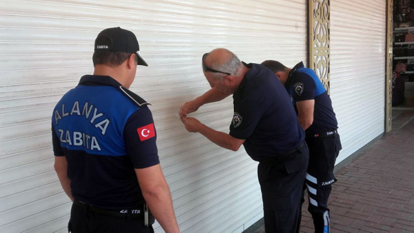 Antalya'da turistleri dolandıran kuyumcu dükkanı mühürlendi - Sayfa 3