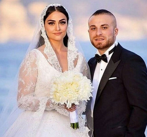 Diriliş Ertuğrul'un yıldızı Esra Bilgiç ile Gökhan Töre boşandı deniyor - Sayfa 1
