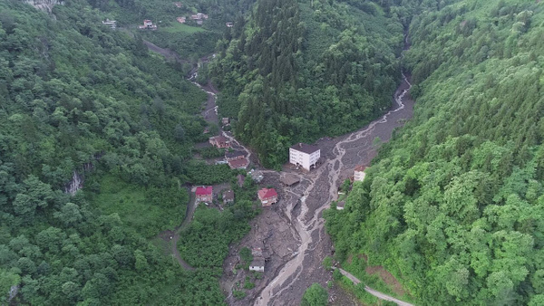 Trabzon'daki sel felaketinde acı haberler peş peşe geldi! 3 kişi öldü 7 kişi kayboldu - Sayfa 1
