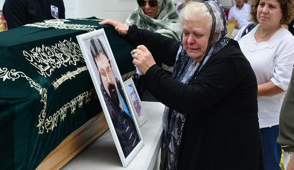 Neşe Karaböcek'i yıkan ölüm cenazede Orhan Gencebay ve Müjdat Gezen teselli etti - Sayfa 4