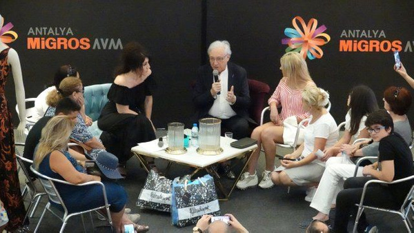 Ünlü modacı giyim tarzlarını eleştirdi! Serenay Sarıkaya'yı övdü Yıldız Tilbe'yi yerden yere vurdu - Sayfa 1