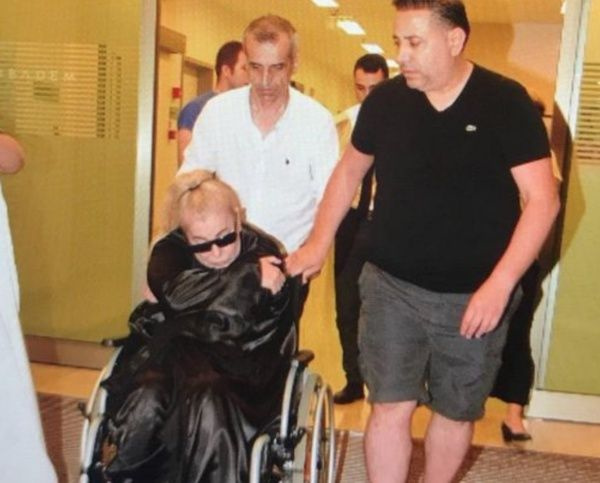 Zerrin Özer'e bir darbe daha! Murat Akıncı çıplak fotoğraflarını göndermiş - Sayfa 2