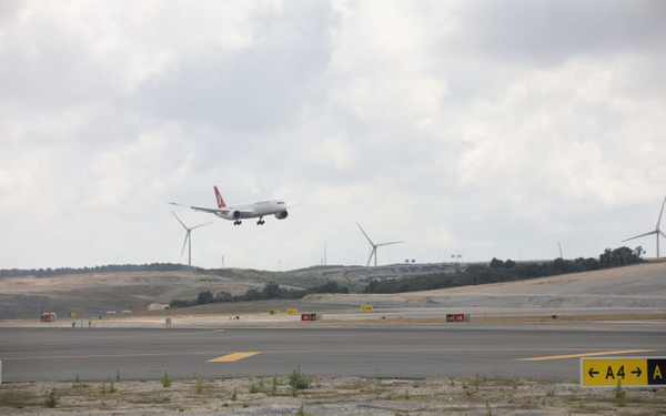 THY'nin ilk rüya uçağı Boeing 787-9 Dreamliner İstanbul'a iniş yaptı - Sayfa 1