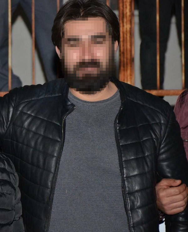 Polisi askeri ve bankaları dolandıran adam eşi ve çocuklarını bırakıp bakın ne yaptı - Sayfa 1