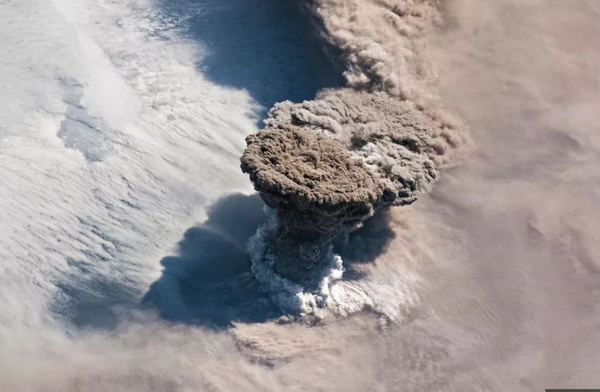 Uluslararası Uzay İstasyonu astronotları görüntüledi! Raikoke volkanının patlaması - Sayfa 1