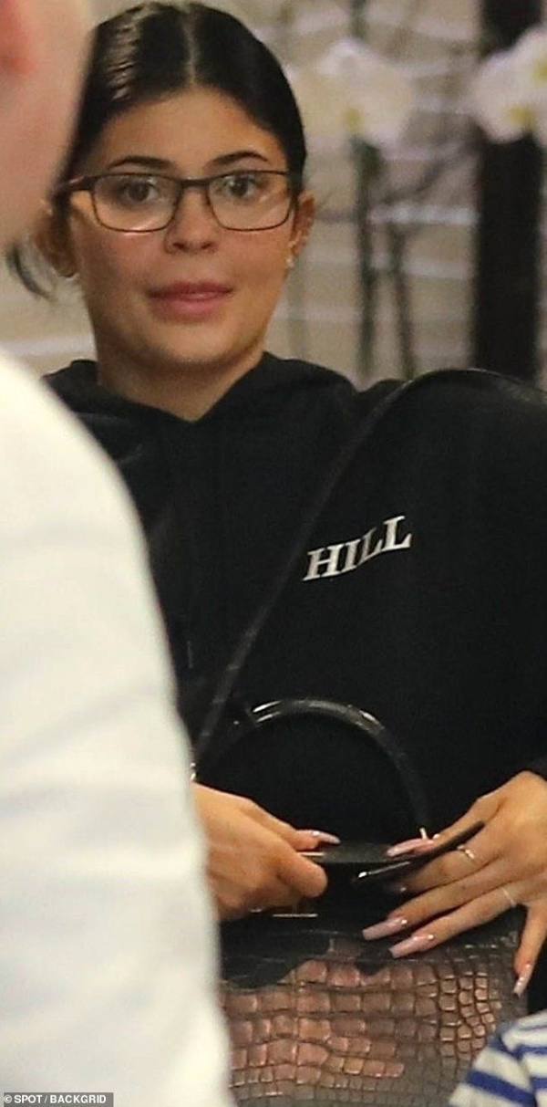 Kylie Jenner�ın makyajsız hali herkesi şoke etti! Dünyanın en genç