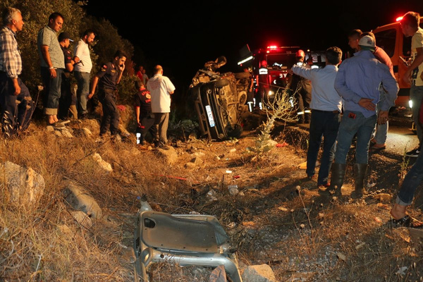 Aydın'da otomobil TIR'la çarpıştı 2 ölü 2 yaralı - Sayfa 6