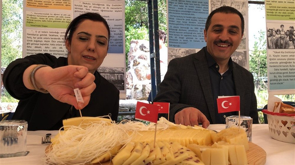 Kars'taki 'Anadolu Peynirleri Buluşması'nda 32 ilden gelen peynirler beğeniye sunuldu - Sayfa 1