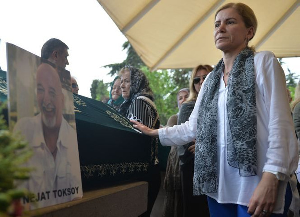 Ünlü müzisyen Nejat Toksoy son yolculuğa uğurlandı - Sayfa 1