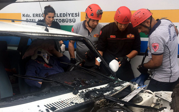 Zonguldak'ta otomobil halk otobüsüne çarptı 3 yaralı - Sayfa 2