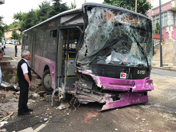 İstanbul'da kontrolden çıkan halk otobüsü dehşet saçtı - Sayfa 4