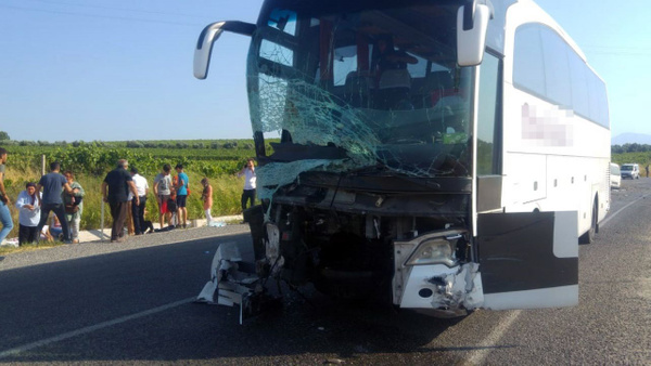 Manisa Salihli'de zincirleme kaza 6 ölü 20 yaralı - Sayfa 1