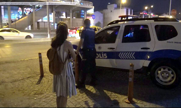 Metrobüste şoke eden olay! Genç kız yapma diye uyardı - Sayfa 4