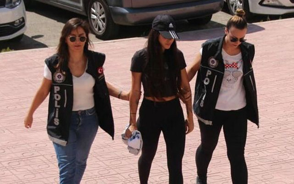 Muğla'da sosyal medya fenomeni Pelinsu gözaltına alındı - Sayfa 3