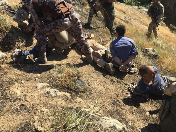 Teröristlerin yakalanma anına ait yeni fotoğraflar çıktı - Sayfa 4