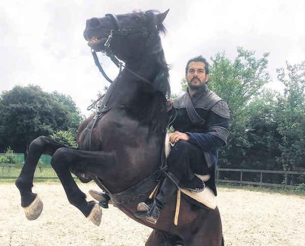 Burak Özçivit Diriliş Osman'a sıkı hazırlanıyor! Haftanın beş günü sekiz saat zorlu eğitim - Sayfa 2