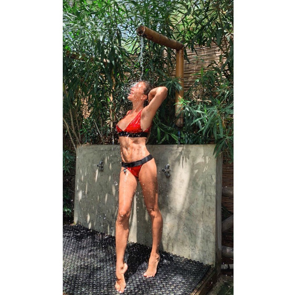 Ivana Sert, bikinili fotoğrafıyla genç kızlara taş çıkarttı - Sayfa 4