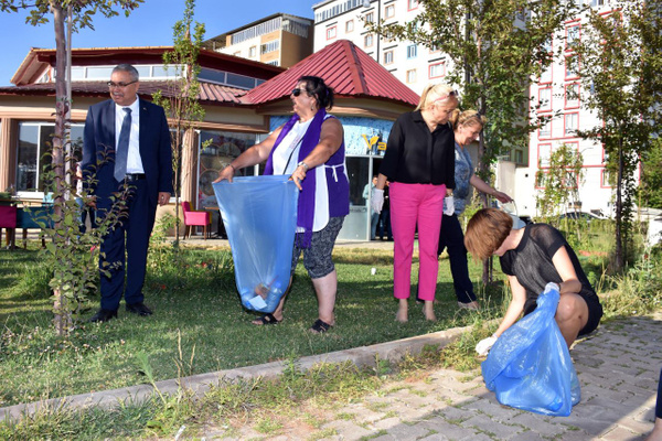 Çöplerden topladığı poşetlerle bakın neler yapıyor! - Sayfa 4
