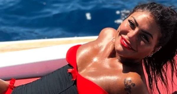 Süreyya Yalçın'ın bikini altı çizmeli plaj stiliyle olay oldu - Sayfa 2