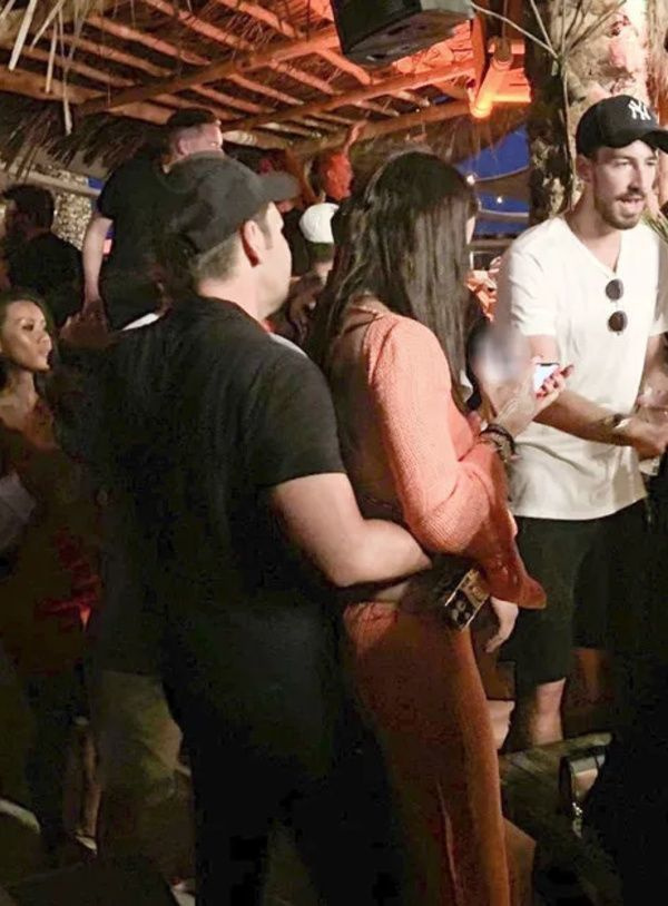 Adriana Lima'nın sevgilisi Emir Uyar'ın bıraktığı bahşiş olay oldu! Bakın ne kadar bahşiş bıraktı - Sayfa 2
