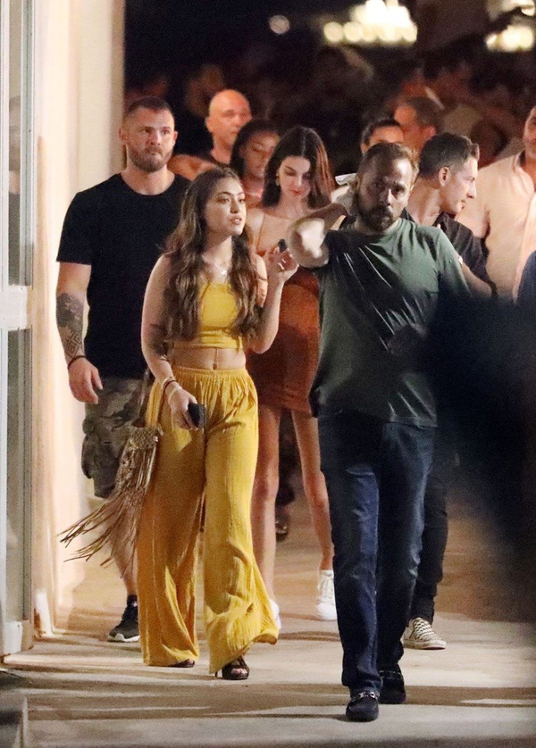Kendall Jenner Mikonos'ta arkadaşlarıyla tatilde! Jenner'ın Mikonos stili ise efsane - Sayfa 3