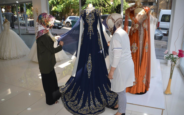 Gelin olacaklar dikkat! Gelinlik fiyatları dudak uçuklatıyor - Sayfa 3