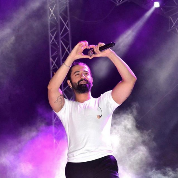 Koray Avcı Hadise'ye özendi! Almanya konserinde oryantal şovu olay oldu - Sayfa 1