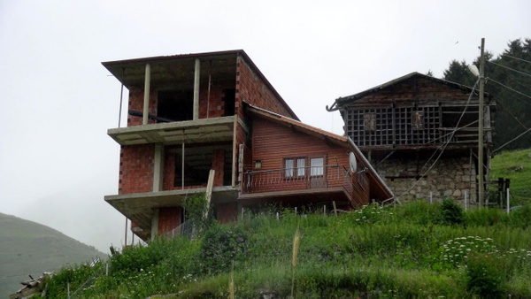 Rize'de miras kalan evde anlaşmayınca motorlu testereyle ikiye böldürdüler - Sayfa 3