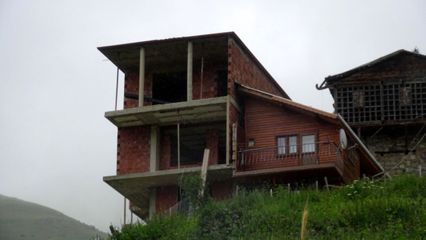 Rize'de miras kalan evde anlaşmayınca motorlu testereyle ikiye böldürdüler - Sayfa 4