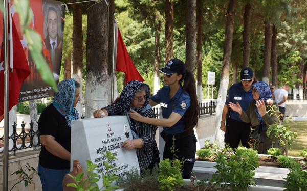 15 Temmuz şehidinin annesi ağıtlarıyla yürekleri dağladı - Sayfa 3