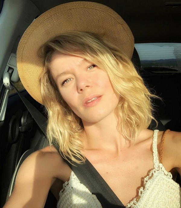 Bikinili yakalanınca olay olan Burcu Biricik kırmızı mini elbisesiyle dans etti! - Sayfa 3