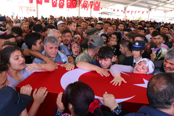 Gaziantep şehidini uğurladı! Şehit Uzman Onbaşı Demircan, son yolculuğuna uğurlandı - Sayfa 3