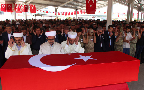 Gaziantep şehidini uğurladı! Şehit Uzman Onbaşı Demircan, son yolculuğuna uğurlandı - Sayfa 4
