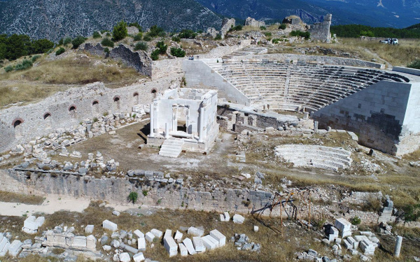 Tarihi antik kente fırtına vurunca restorasyon hatası gün yüzüne çıktı - Sayfa 1