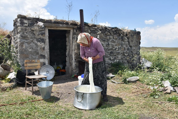 Çeçil peyniri nasıl yapılır Kars yaylalarındaki görüntülere bakın - Sayfa 1
