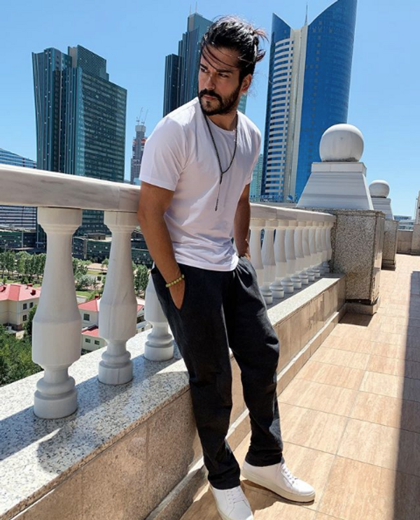 Burak Özçivit Engin Altan Düzyatan'la karşı karşıya geldi! Ekranda jön savaşları başlıyor! - Sayfa 1