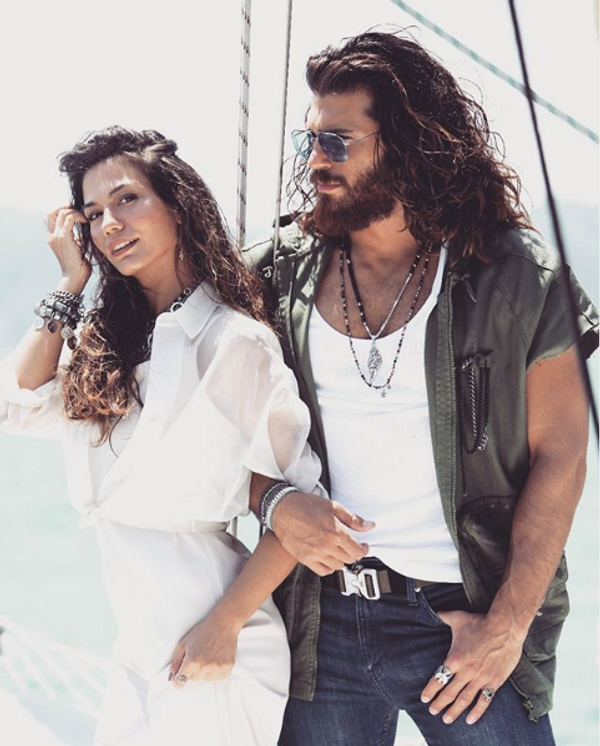 Can Yaman'la aşk yaşayan Demet Özdemir'in bikinili göbek dansı olay! - Sayfa 4