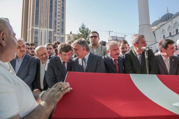 Eski bakan Süleyman Arif Emre son yolculuğuna uğurlandı - Sayfa 2