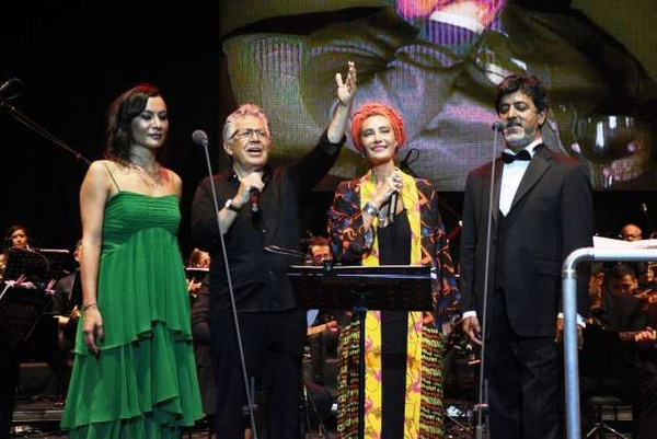 Zülfü Livaneli konserine ünlü akını! İBB başkanı Ekrem İmamoğlu da oradaydı - Sayfa 1