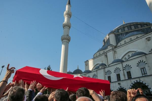 Eski bakan Süleyman Arif Emre son yolculuğuna uğurlandı - Sayfa 4