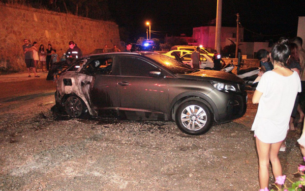 Bodrum'da lüks cipi yakıt deposundan havlu tutuşturup kundakladılar - Sayfa 3