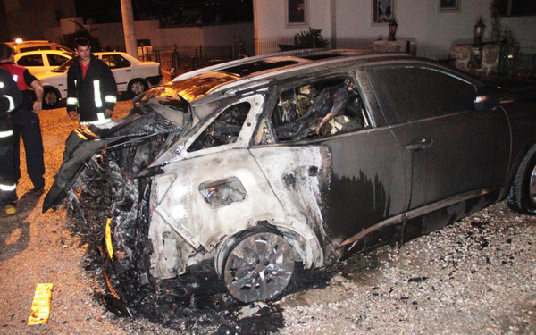 Bodrum'da lüks cipi yakıt deposundan havlu tutuşturup kundakladılar - Sayfa 2