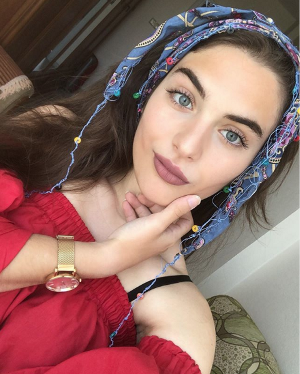 Küçük Gelin dizisinin yıldızı Çağla Şimşek büyüdü! Son haliyle tanımak adeta imkansız - Sayfa 4