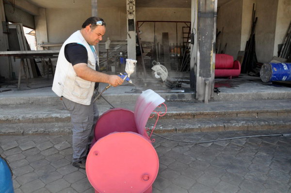 Suriyeli adam tanesini 800 TL'den satıyor! Hatay'da boş varillerle bakın neler yapıyor - Sayfa 3