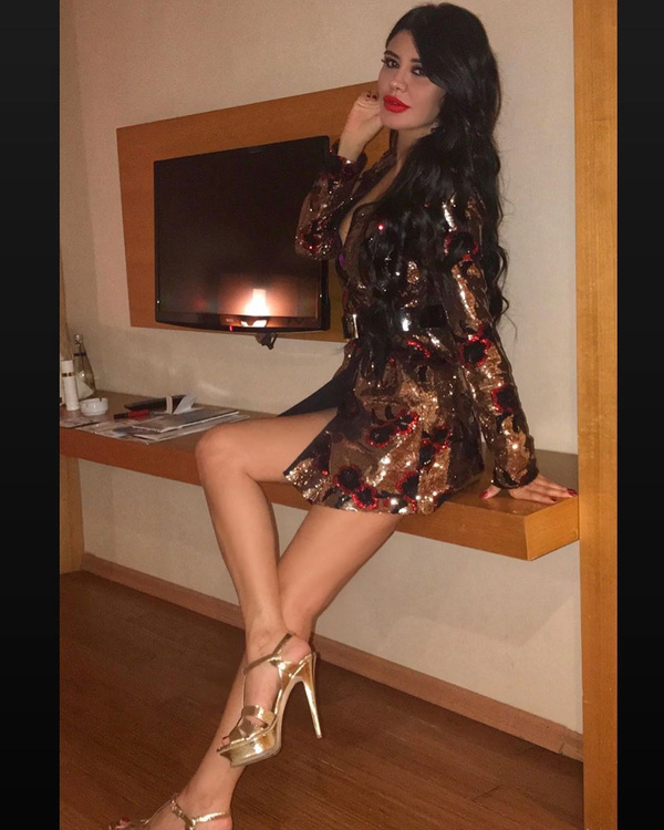 Seksi şarkıcı Ebru Polat'ın denize girdiği video olay oldu - Sayfa 4