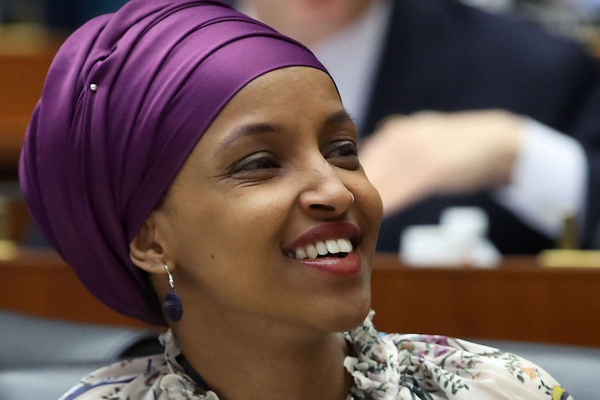 Göçmen kökenli vekil Ilhan Omar Donald Trump'ı sosyal medyadan trolledi - Sayfa 1
