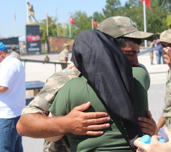 Kimsesiz askerin yemin törenindeki hali duygulandırdı! Herkes ailesine gidince... - Sayfa 5